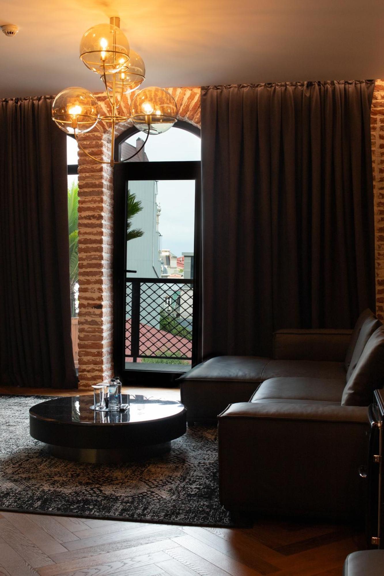 Mandarin Club House Hotel Batumi Exterior foto